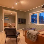 Cozy And Spacious In Centre *
