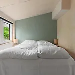 Cozy And Spacious In Centre *