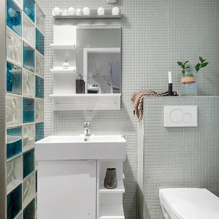 Cozy And Spacious In Centre *