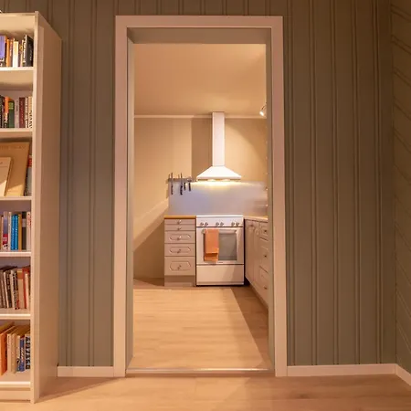 Cozy And Spacious In Centre *