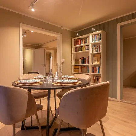 Cozy And Spacious In Centre Apartment *