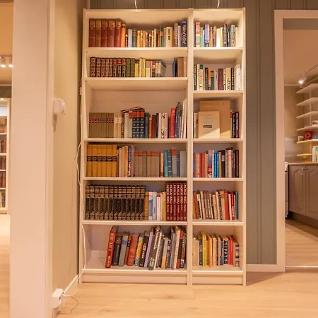 Cozy And Spacious In Centre
