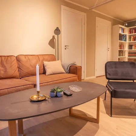Cozy And Spacious In Centre Apartment *