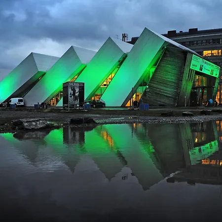 Cozy And Spacious In Centre *