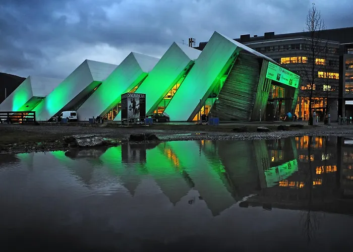 Cozy And Spacious In Centre *